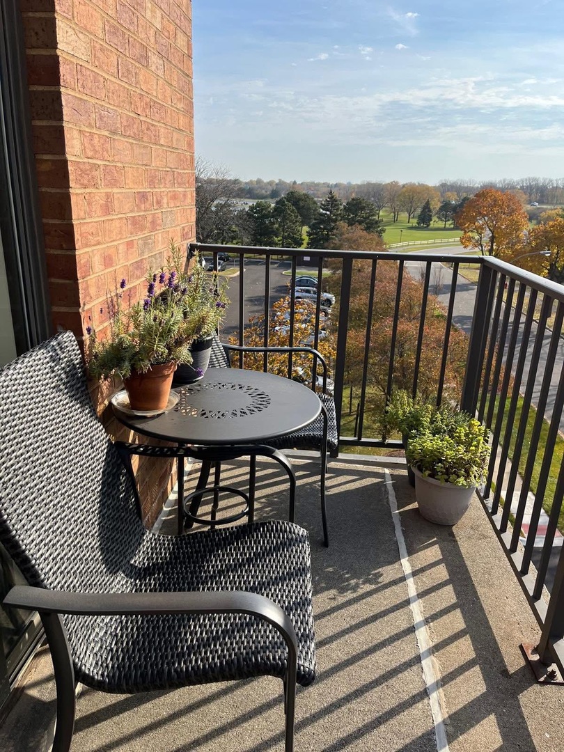 950 E Wilmette Road #414, Palatine, IL 60074