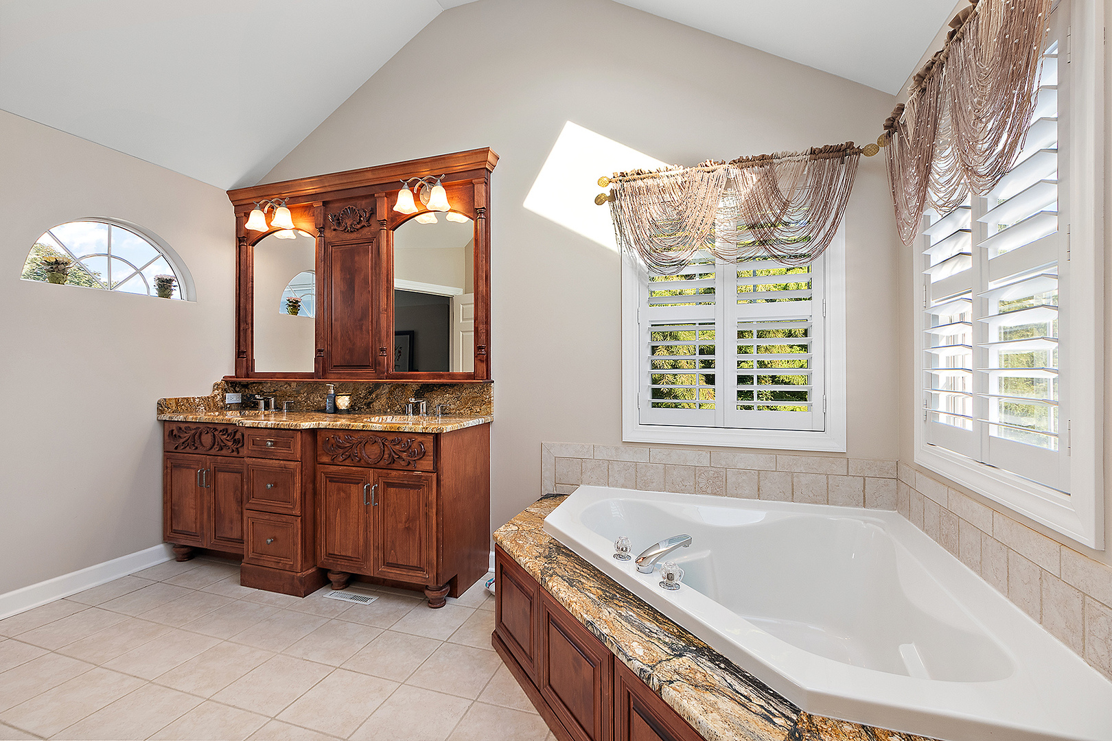 16601 W Springview Drive, Lockport, IL 60441