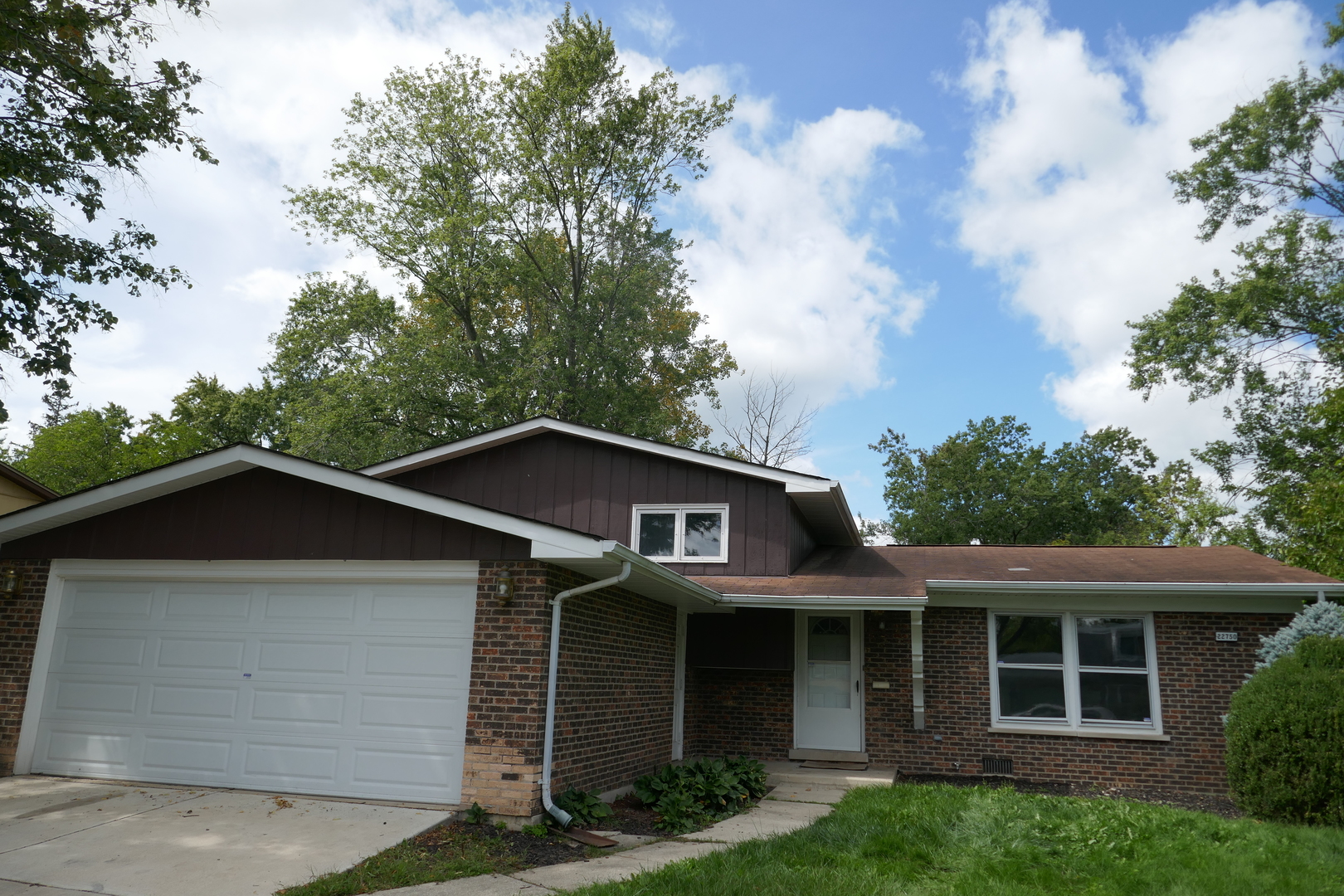 22750 Valley Drive, Richton Park, IL 60471