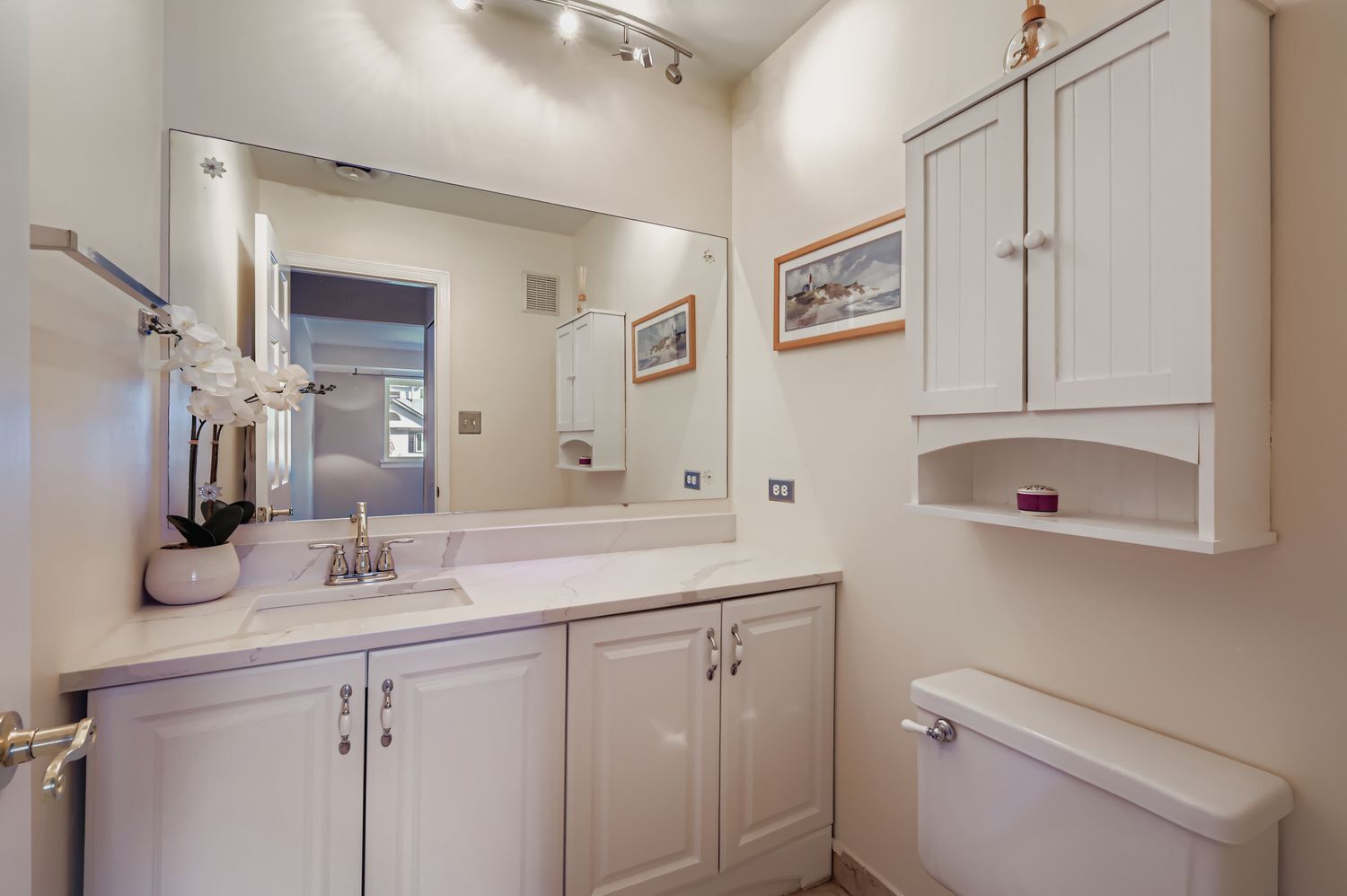 8901 S Roberts Road #104, Hickory Hills, IL 60457
