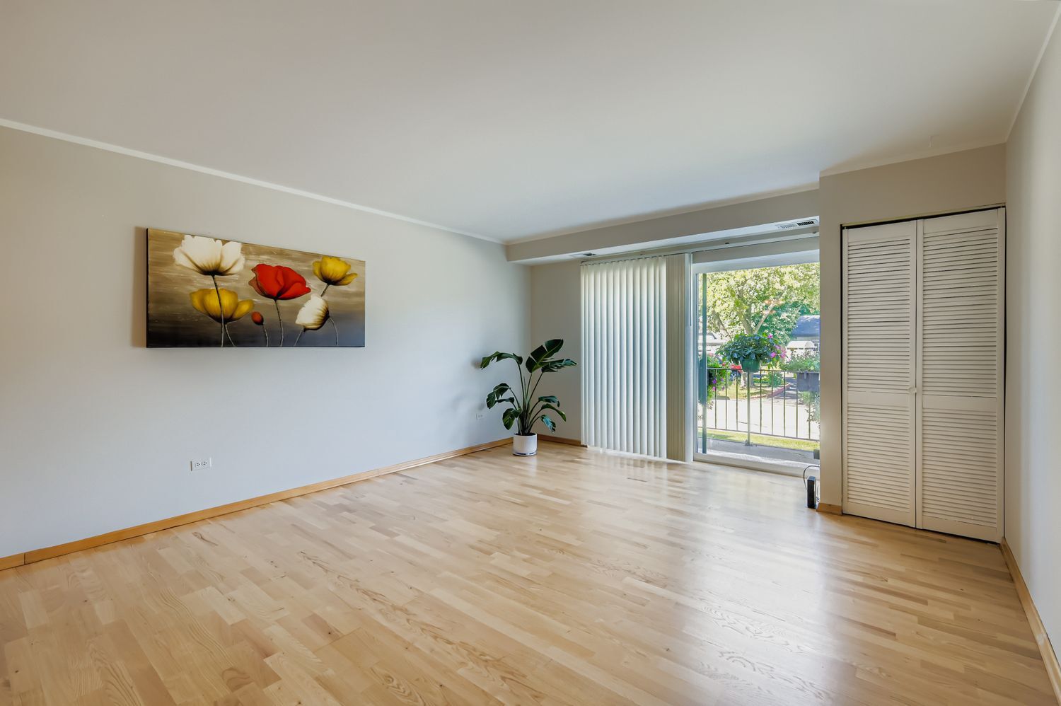 8901 S Roberts Road #104, Hickory Hills, IL 60457