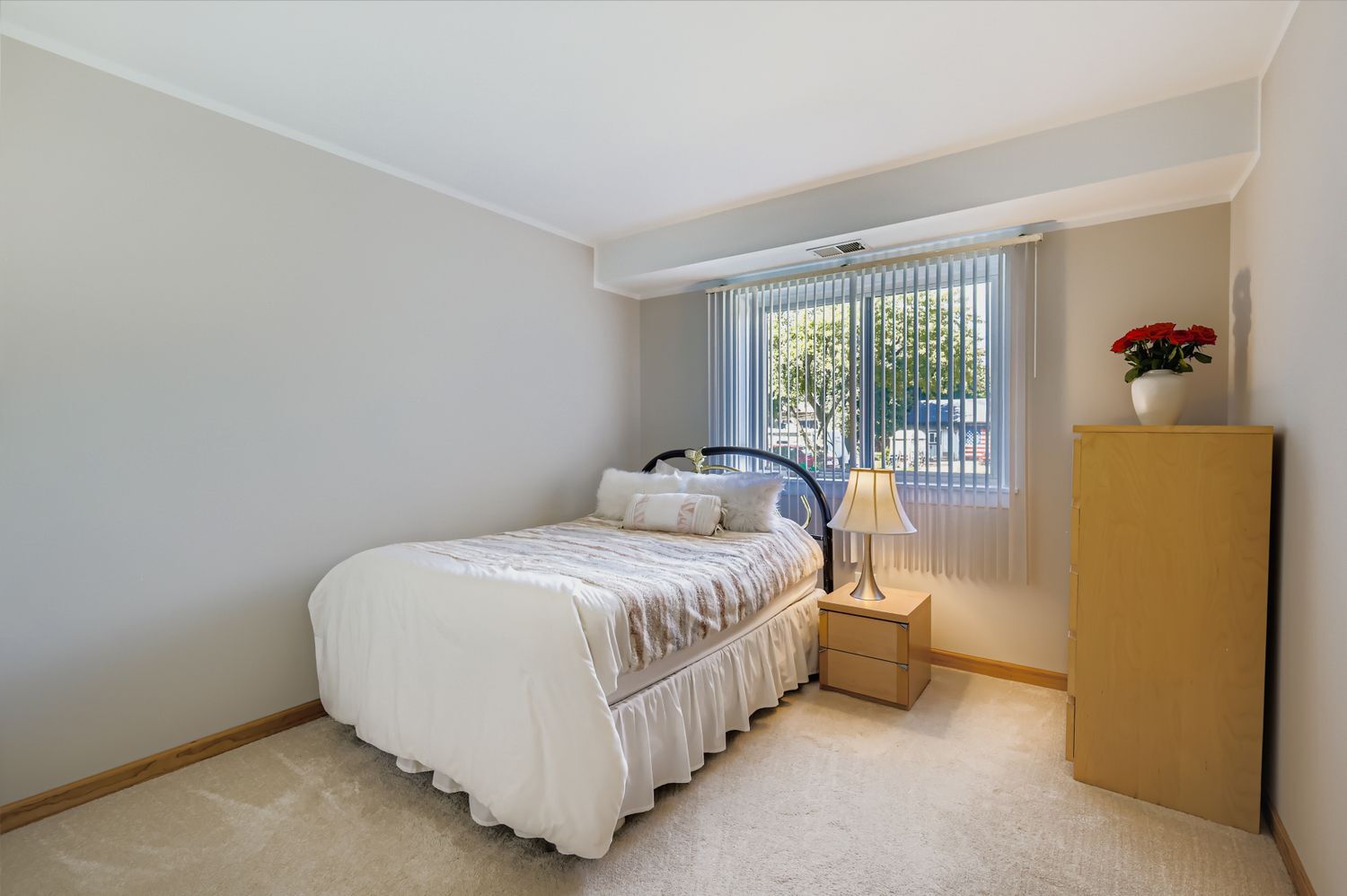 8901 S Roberts Road #104, Hickory Hills, IL 60457
