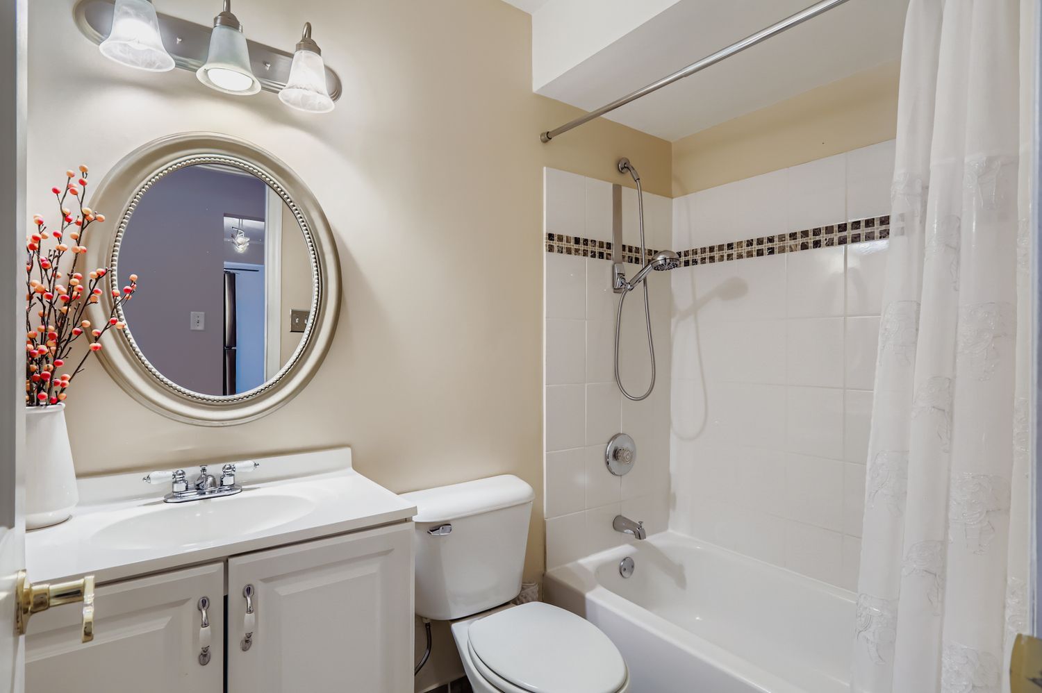 8901 S Roberts Road #104, Hickory Hills, IL 60457