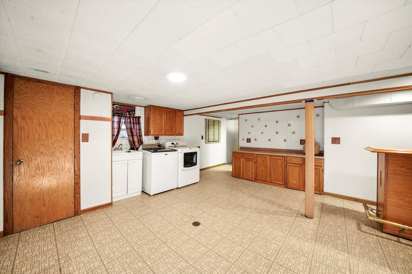 5250 S Nagle Avenue, Chicago, IL 60638