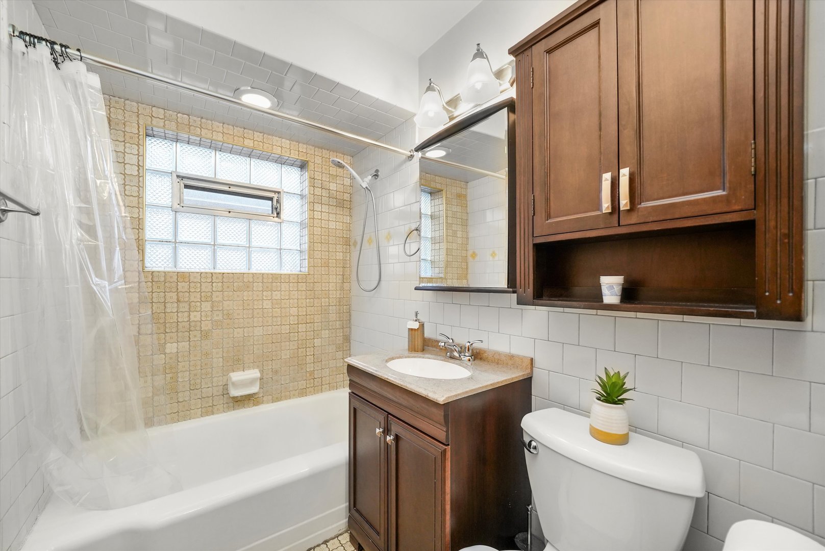 5250 S Nagle Avenue, Chicago, IL 60638