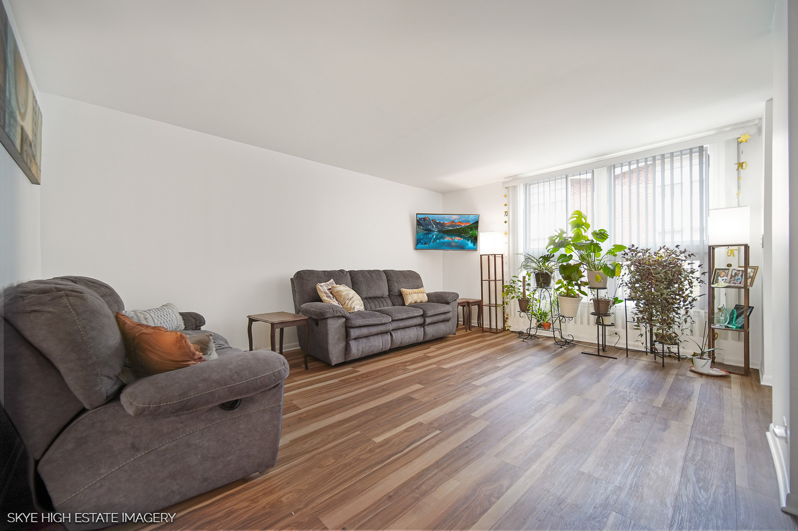 2061 Pine Street #C, Des Plaines, IL 60018