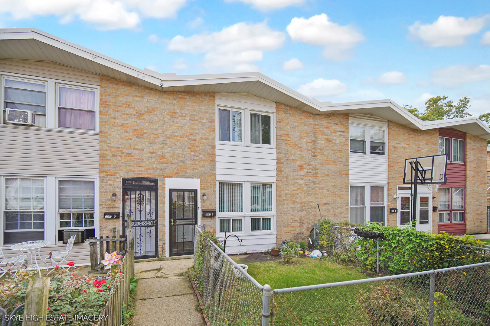 2061 Pine Street, Des Plaines, IL 60018