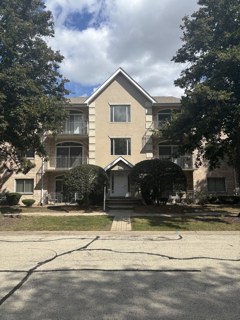 9439 S 79th Avenue #202, Hickory Hills, IL 60457