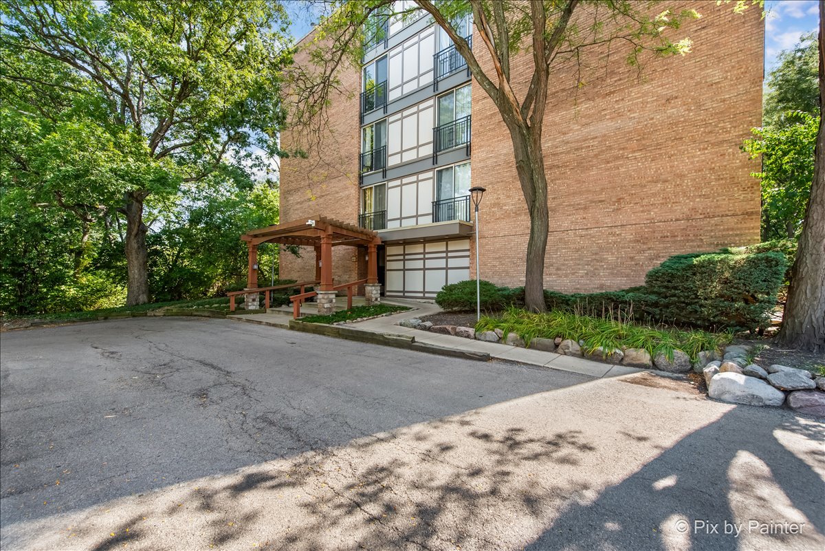 5820 Oakwood Drive #1a, Lisle, IL 60532