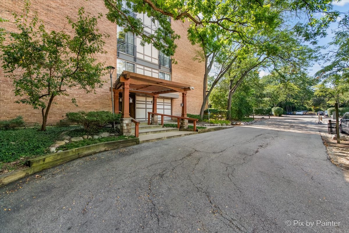 5820 Oakwood Drive #1a, Lisle, IL 60532