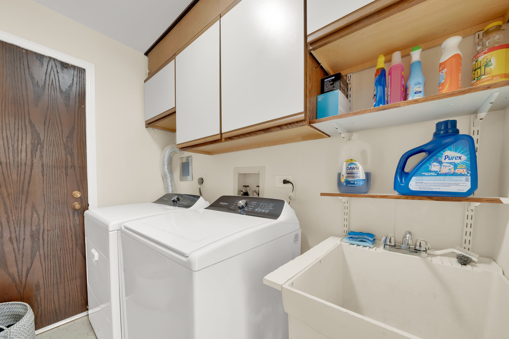 601 Lake Hinsdale Drive #301, Willowbrook, IL 60527