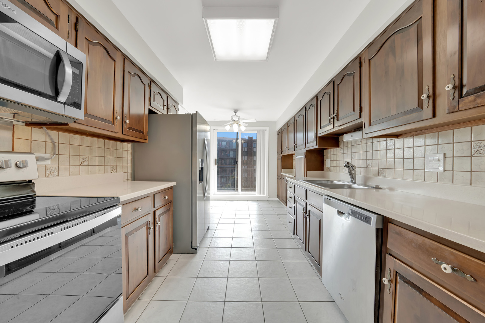 601 Lake Hinsdale Drive #301, Willowbrook, IL 60527