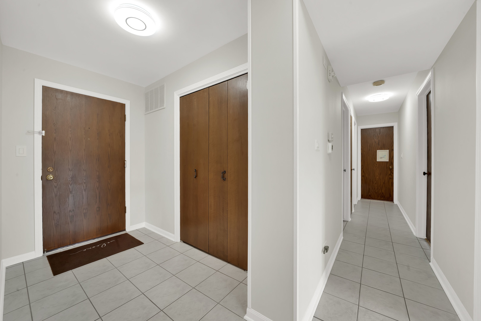 601 Lake Hinsdale Drive #301, Willowbrook, IL 60527