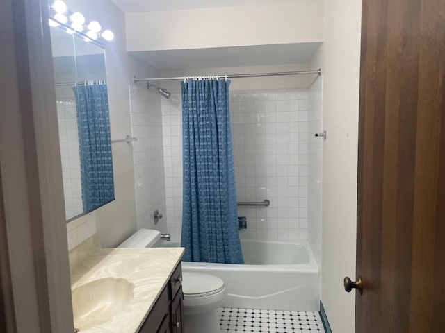 601 Lake Hinsdale Drive #301, Willowbrook, IL 60527