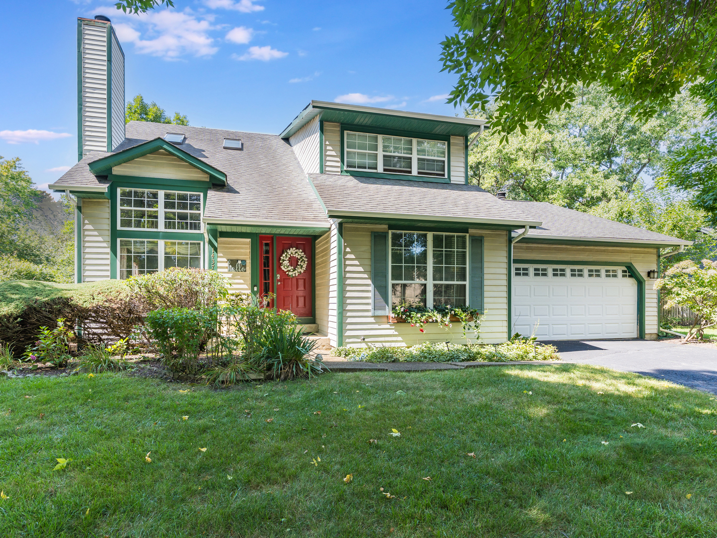 1437 Pinetree Drive, Naperville, IL 60565