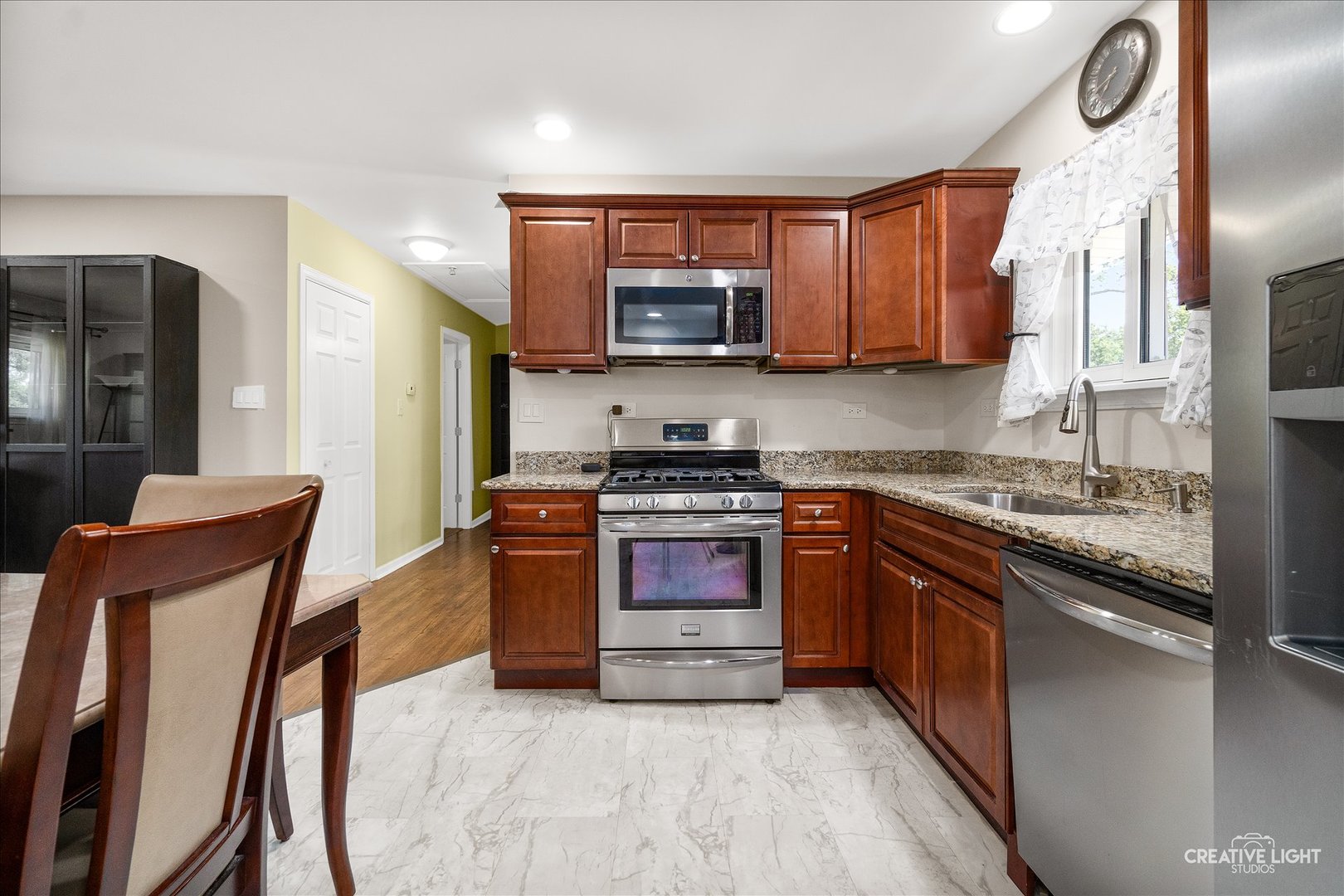 129 Oxford Road, Bolingbrook, IL 60440