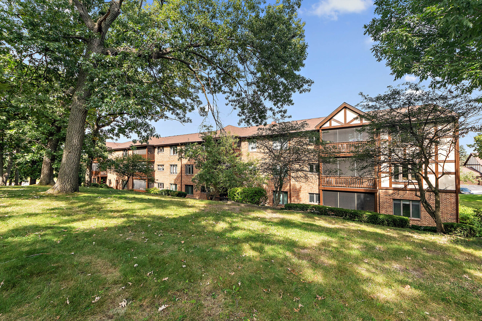 7737 W Golf Drive #201, Palos Heights, IL 60463