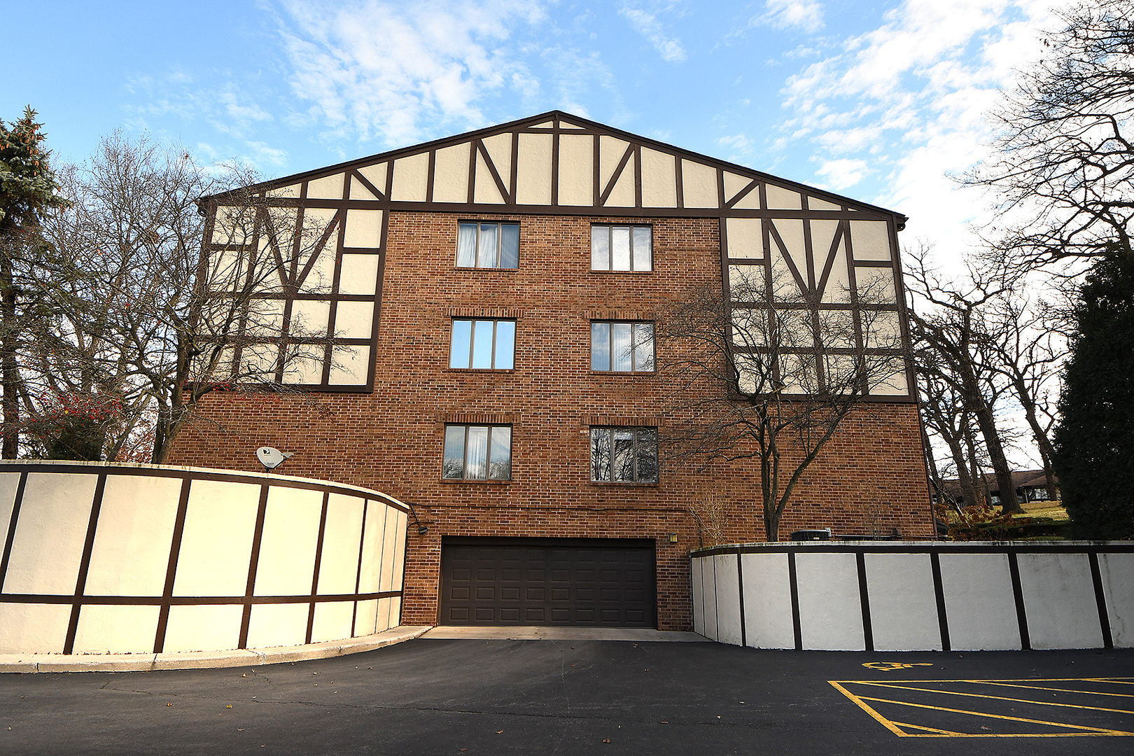 7737 W Golf Drive #201, Palos Heights, IL 60463