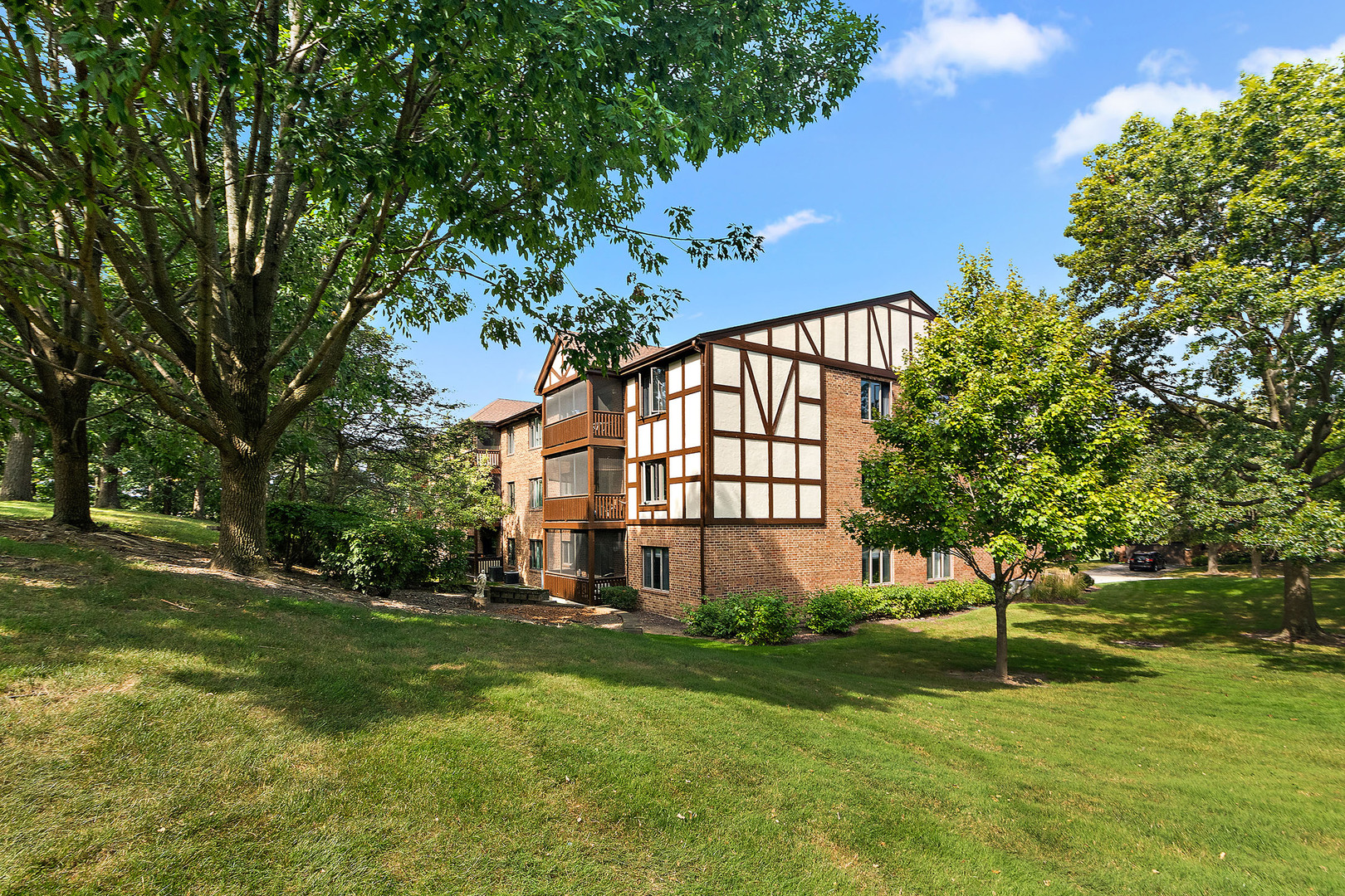7737 W Golf Drive #201, Palos Heights, IL 60463