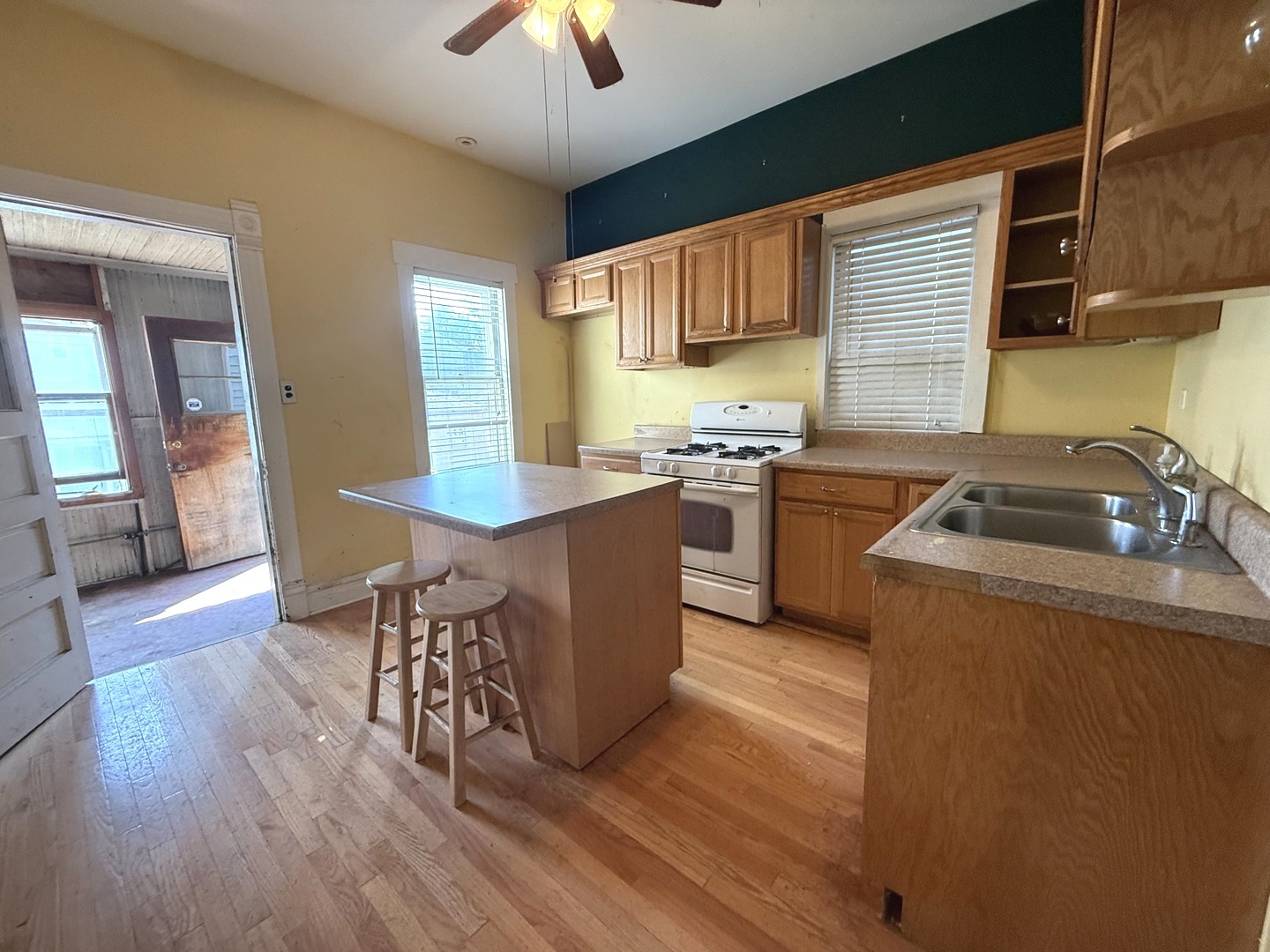 3809 N Whipple Street, Chicago, IL 60618
