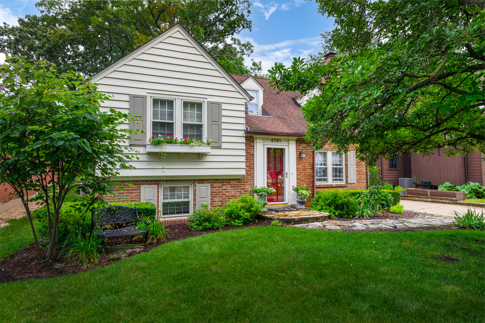 4741 Montgomery Avenue, Downers Grove, IL 60515