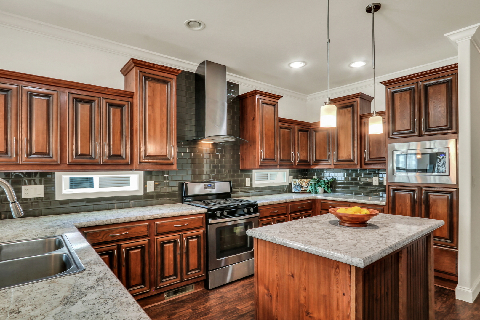 305 Legacy Court, Grayslake, IL 60030