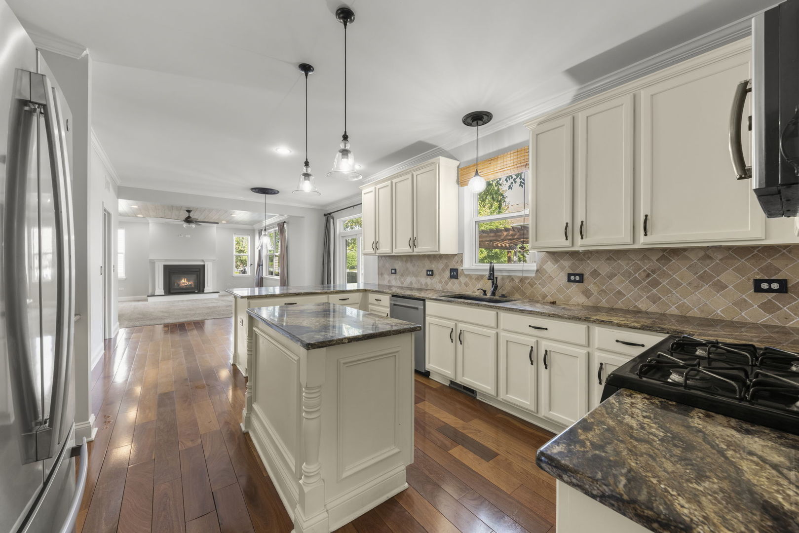 812 Metropolitan Avenue, Bolingbrook, IL 60490