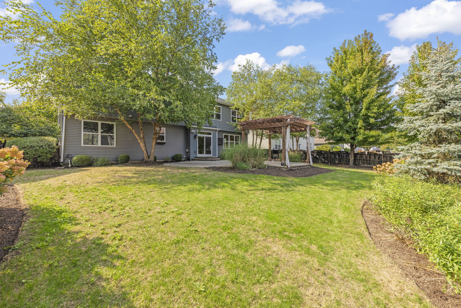 812 Metropolitan Avenue, Bolingbrook, IL 60490