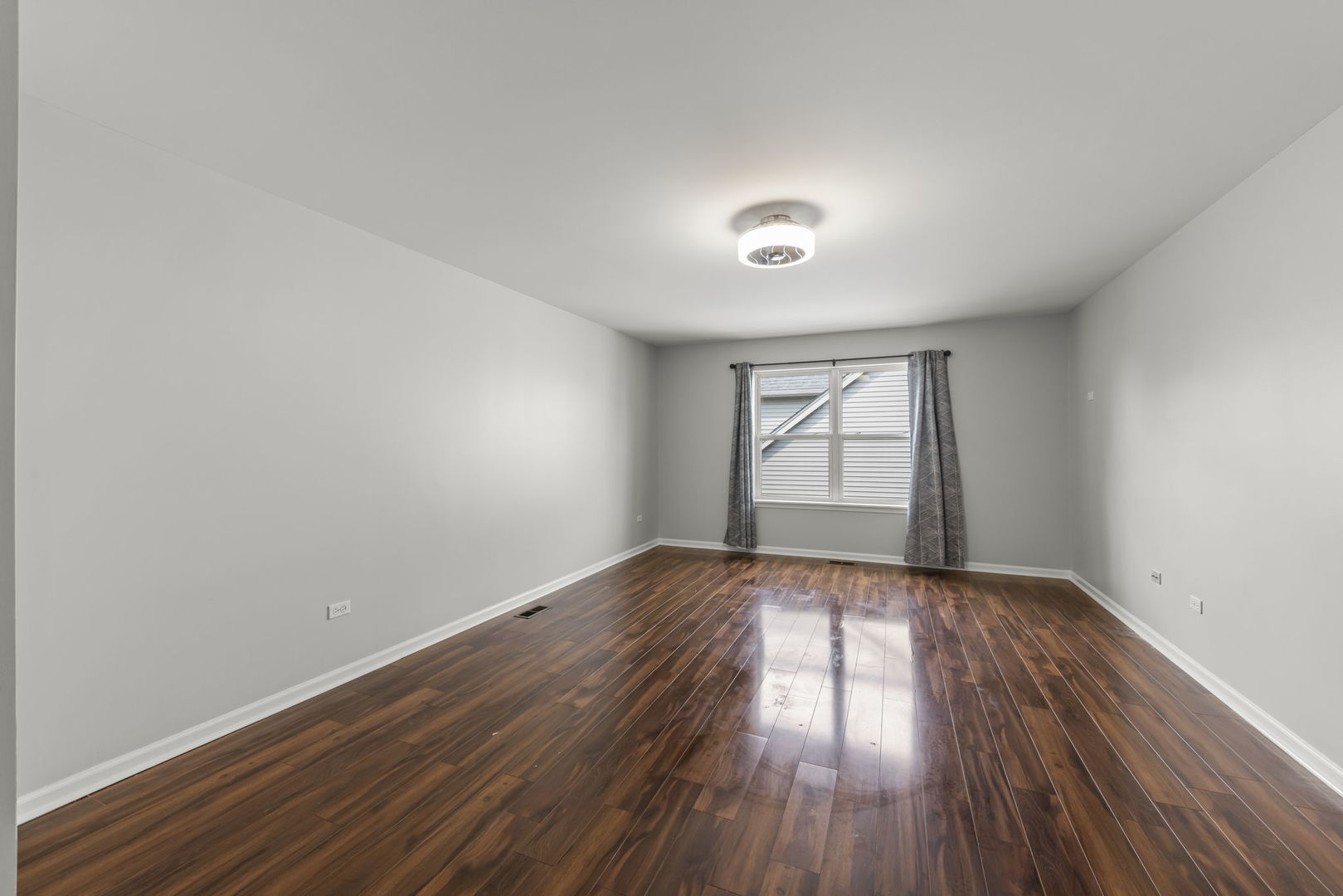 812 Metropolitan Avenue, Bolingbrook, IL 60490