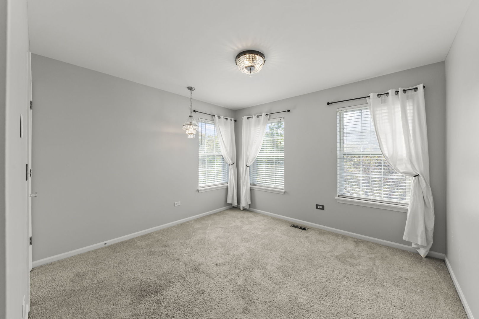 812 Metropolitan Avenue, Bolingbrook, IL 60490