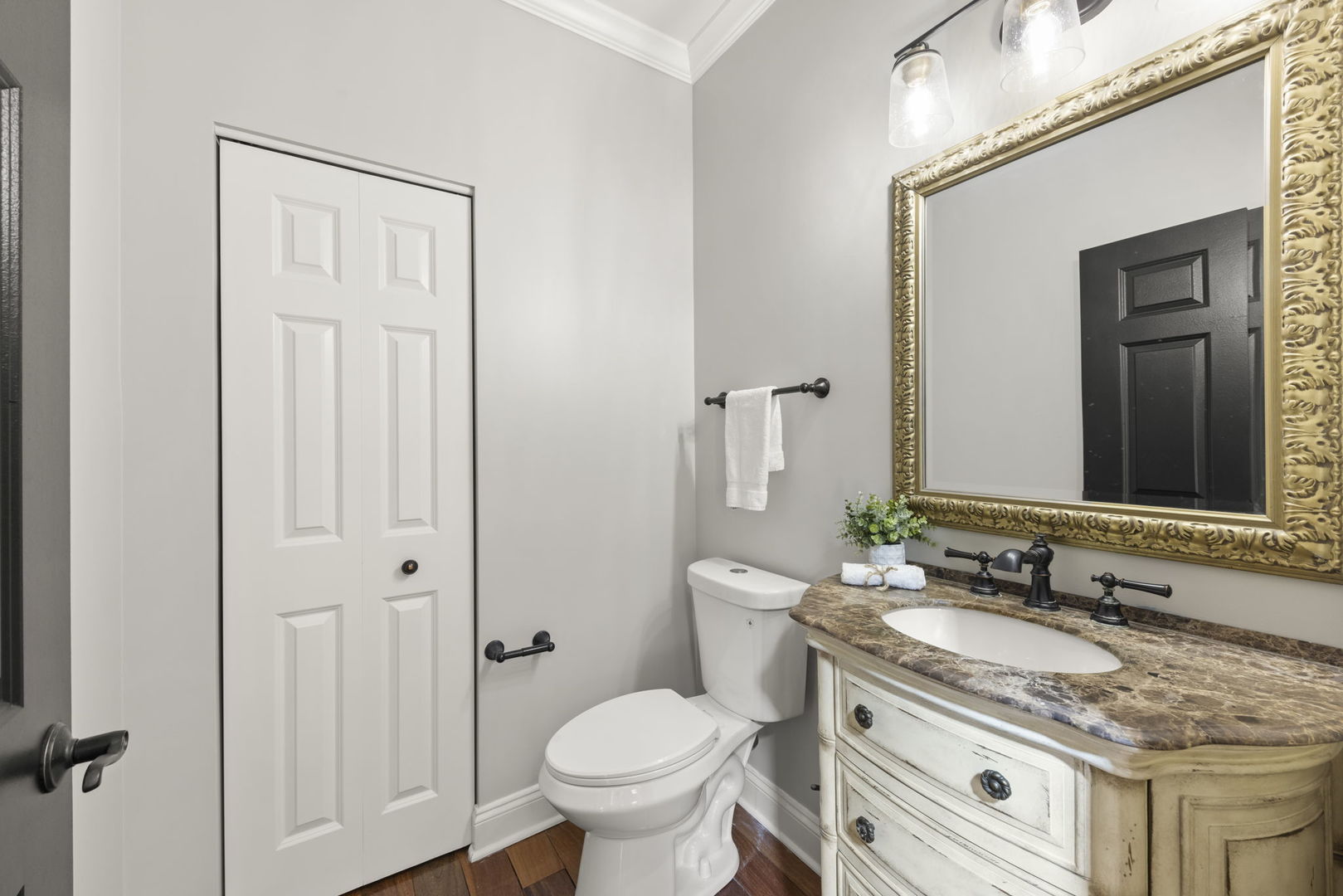 812 Metropolitan Avenue, Bolingbrook, IL 60490