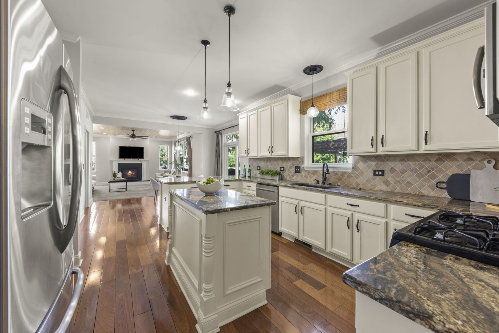 812 Metropolitan Avenue, Bolingbrook, IL 60490