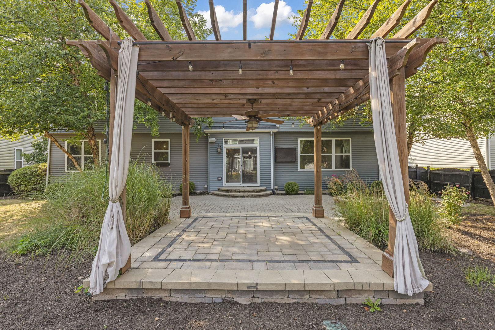 812 Metropolitan Avenue, Bolingbrook, IL 60490