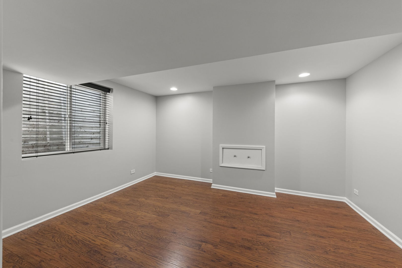 812 Metropolitan Avenue, Bolingbrook, IL 60490