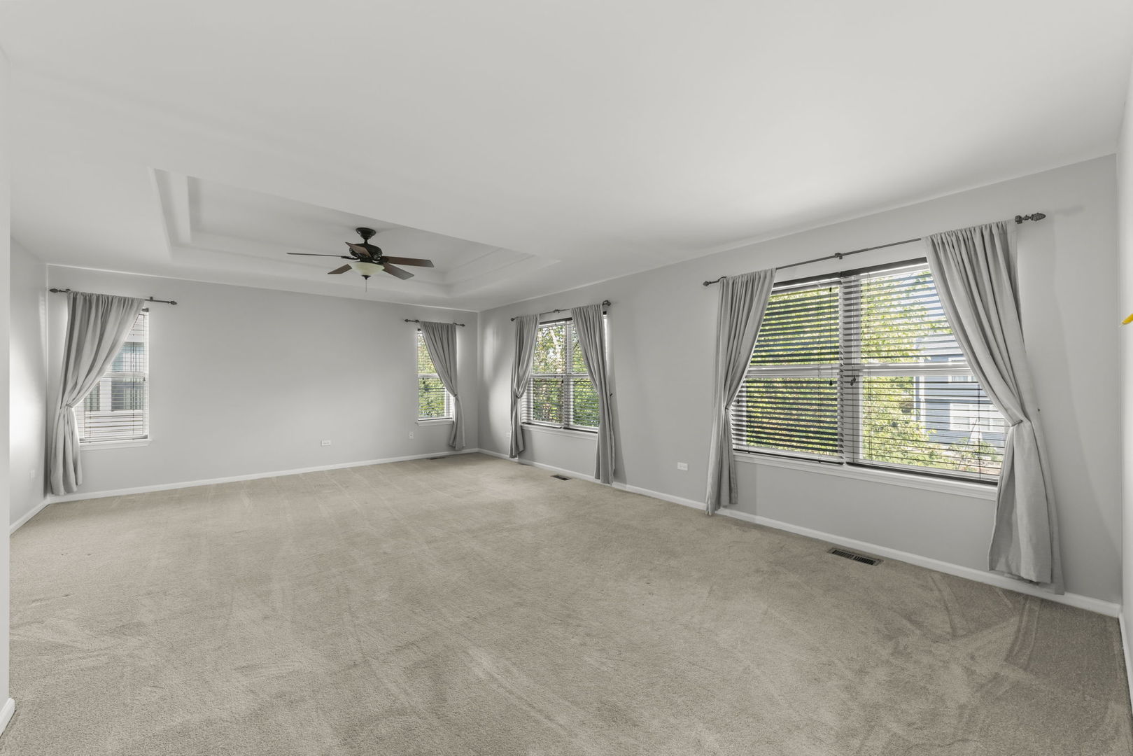 812 Metropolitan Avenue, Bolingbrook, IL 60490