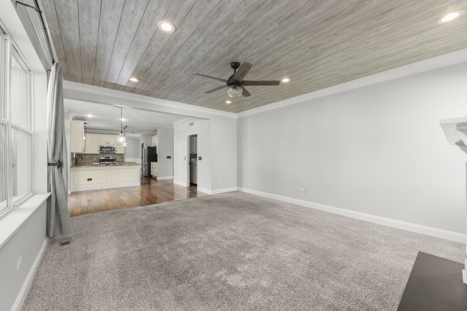 812 Metropolitan Avenue, Bolingbrook, IL 60490