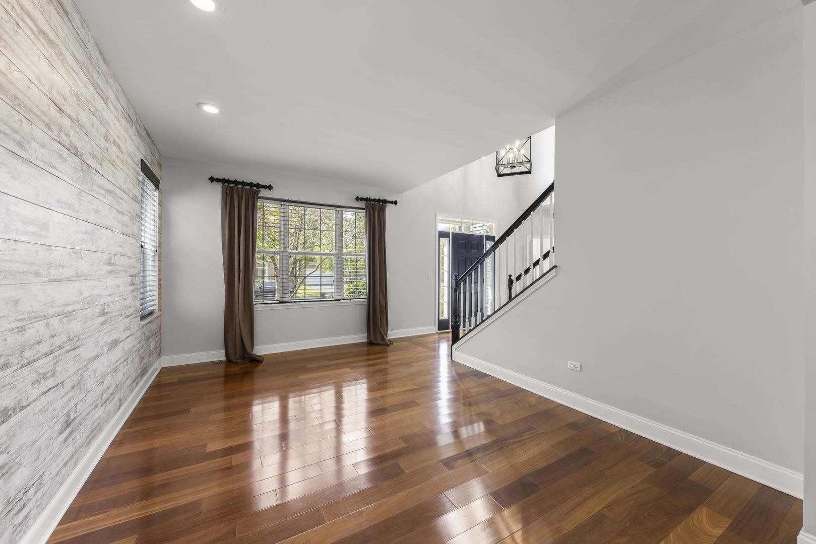 812 Metropolitan Avenue, Bolingbrook, IL 60490