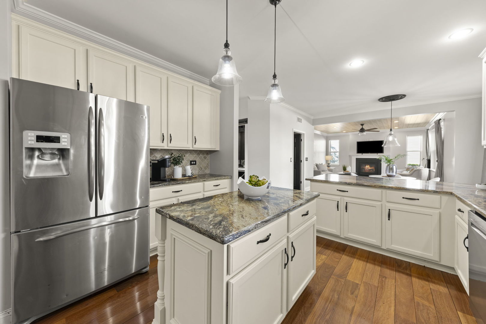 812 Metropolitan Avenue, Bolingbrook, IL 60490