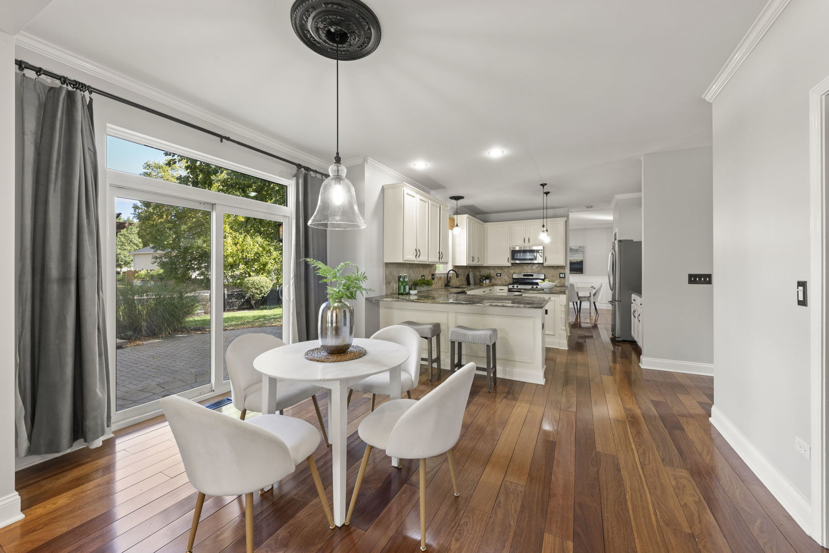 812 Metropolitan Avenue, Bolingbrook, IL 60490