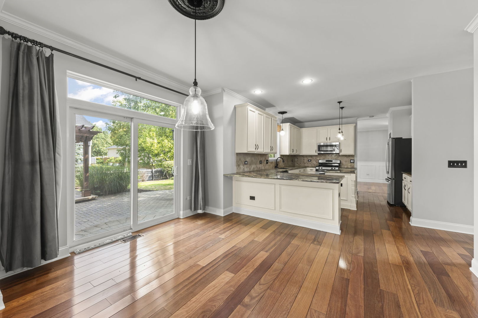 812 Metropolitan Avenue, Bolingbrook, IL 60490