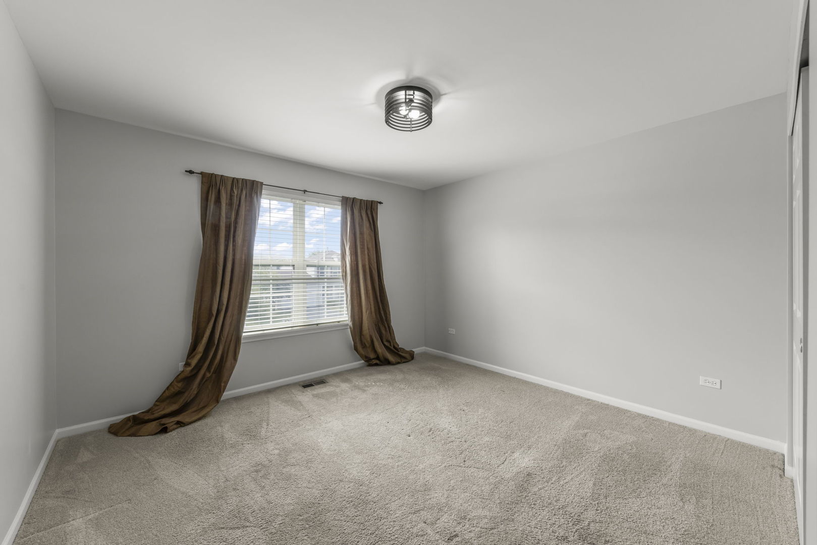 812 Metropolitan Avenue, Bolingbrook, IL 60490