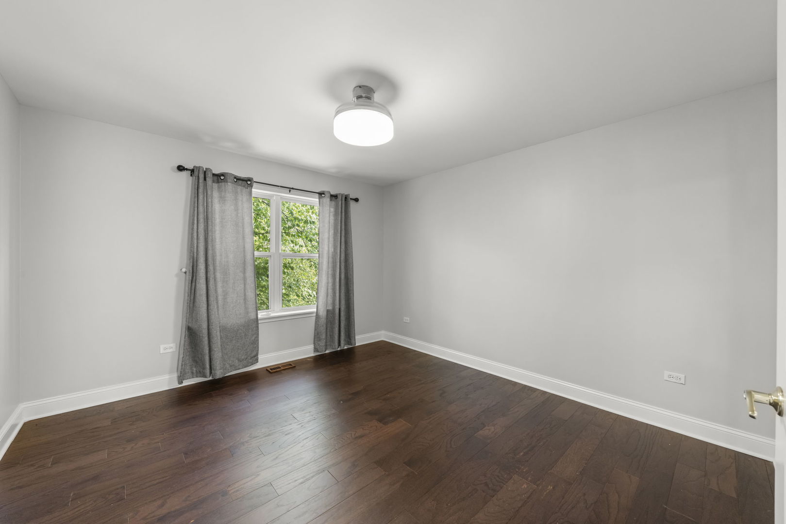 812 Metropolitan Avenue, Bolingbrook, IL 60490