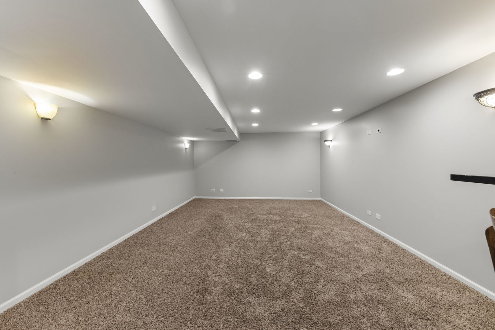812 Metropolitan Avenue, Bolingbrook, IL 60490