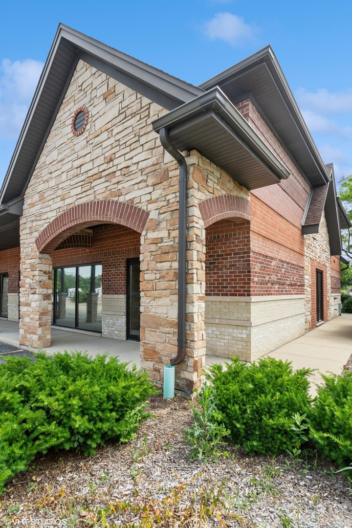 550 W Boughton Road, Bolingbrook, IL 60440