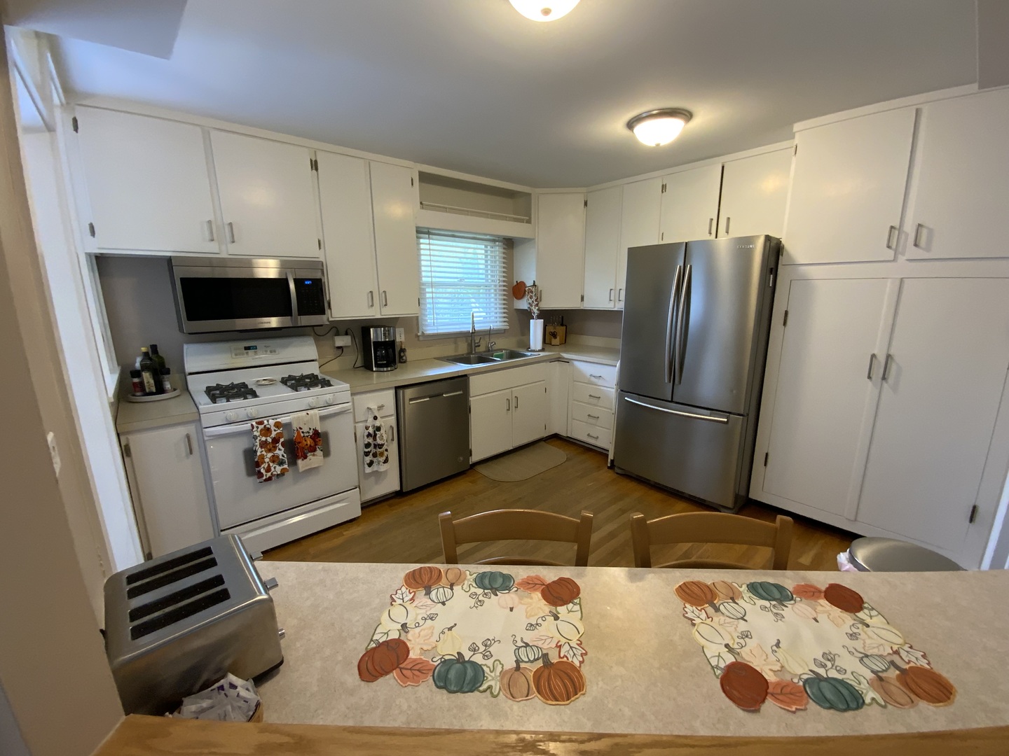 665 Thornwood Drive, Buffalo Grove, IL 60089