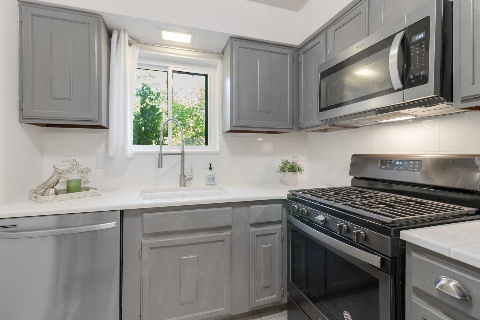 67 W 64th Street #101, Westmont, IL 60559