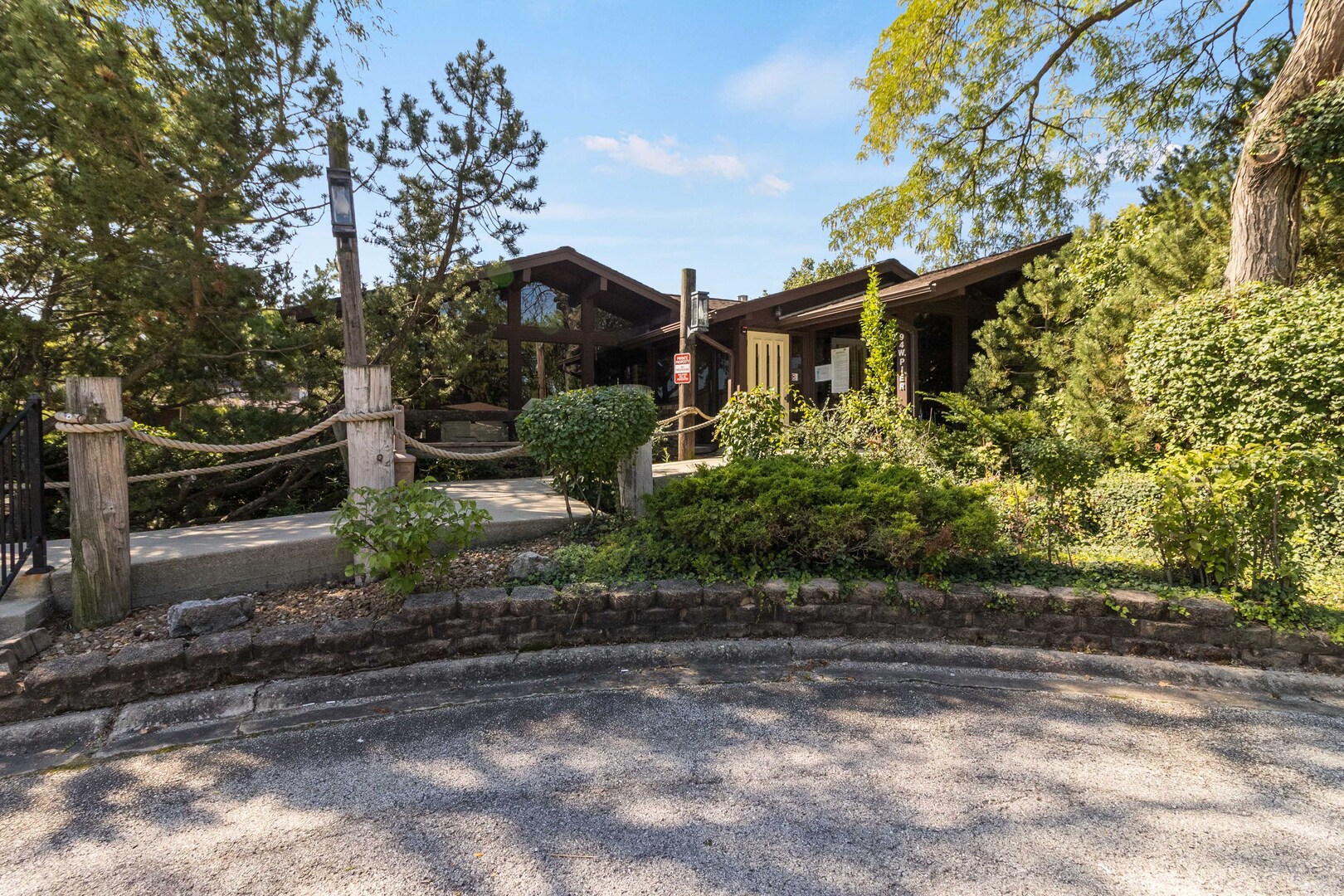 67 W 64th Street #101, Westmont, IL 60559