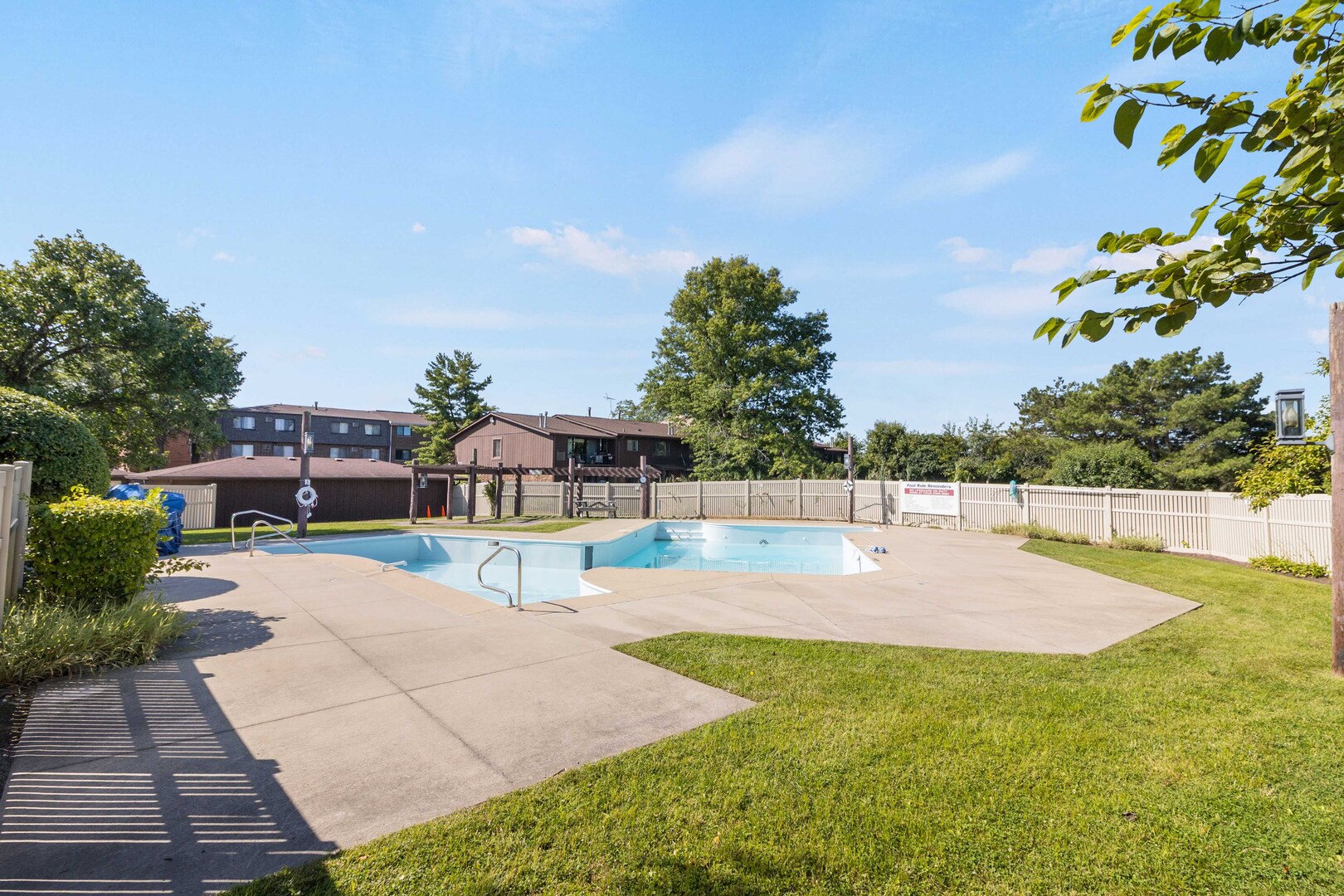 67 W 64th Street #101, Westmont, IL 60559