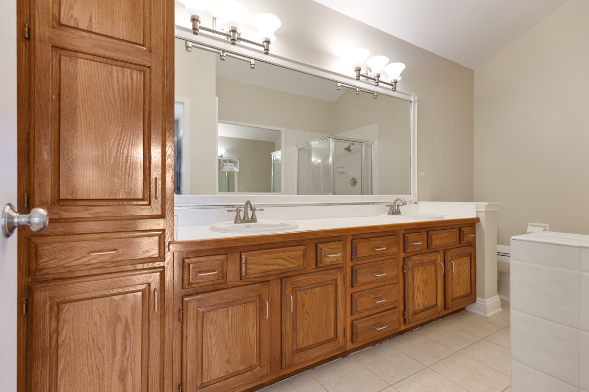 600 Stone Brook Court #600, Elk Grove Village, IL 60007