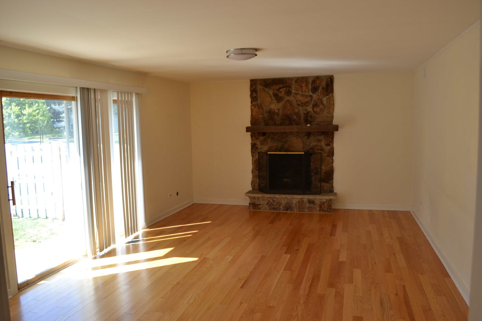 419 Charlestown Drive, Bolingbrook, IL 60440